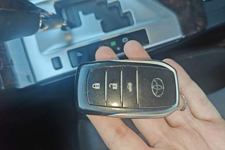 Used Toyota Camry 2015 2.5G Luxury Navigation Edition Vehicle Key