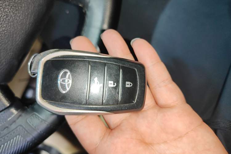Used Toyota Camry 2015 2.0G Premier Edition Vehicle Key