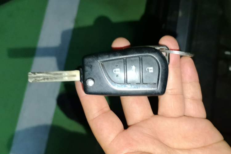 Used Toyota Camry 2015 2.0G Premier Edition Vehicle Key