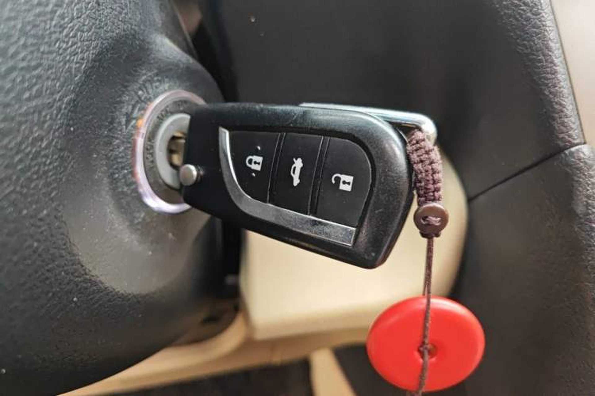 Used Toyota Camry 2015 2.0G Premier Edition Vehicle Key