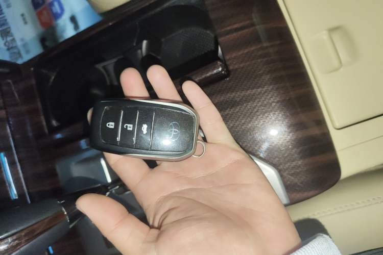 Used Toyota Camry 2015 Dual-Engine 2.5 HG Luxury Navigation Edition Vehicle Key