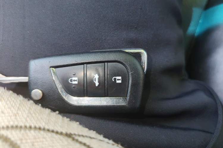 Used Toyota Camry 2015 2.0G Premier Edition Vehicle Key