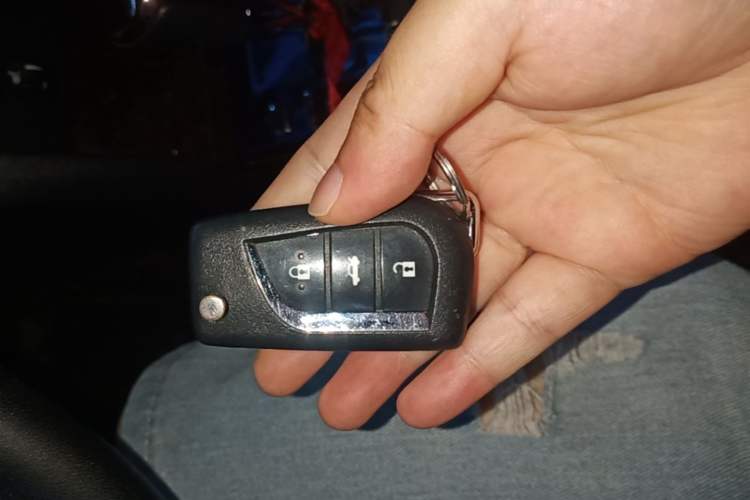 Used Toyota Camry 2015 2.0G Premier Edition Vehicle Key