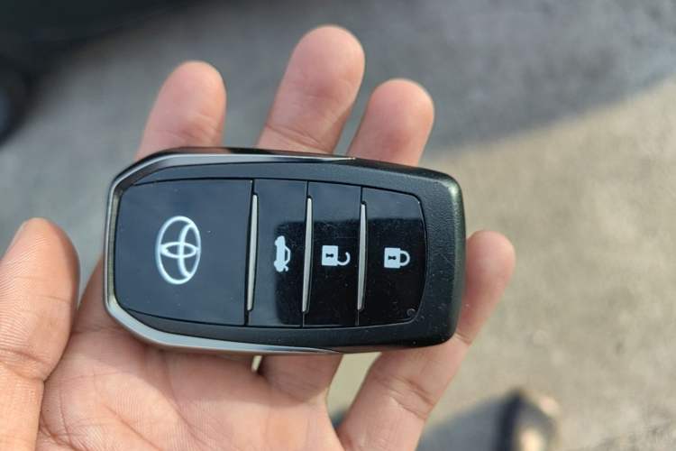 Used Toyota Camry 2015 Dual-Engine 2.5 HG Luxury Navigation Edition Vehicle Key