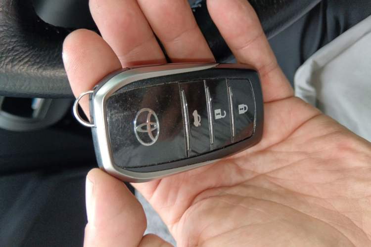 Used Toyota Camry 2015 2.5G Luxury Navigation Edition Vehicle Key