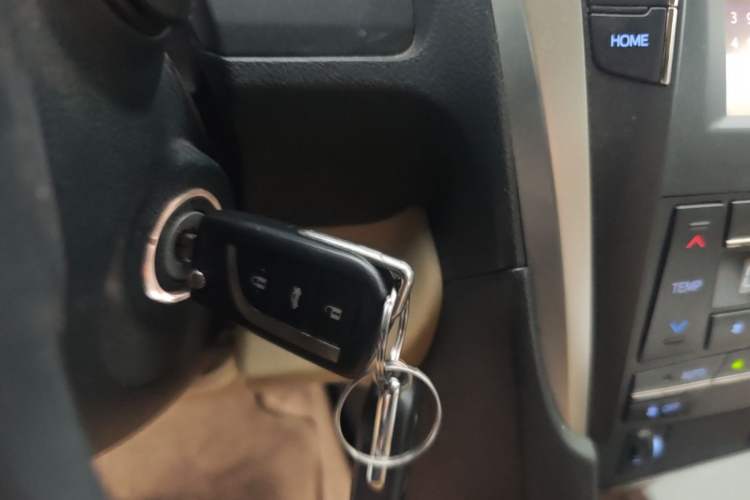 Used Toyota Camry 2015 2.0G Luxury Edition Vehicle Key