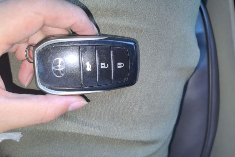 Used Toyota Camry 2015 Dual-Engine 2.5 HG Luxury Navigation Edition Vehicle Key