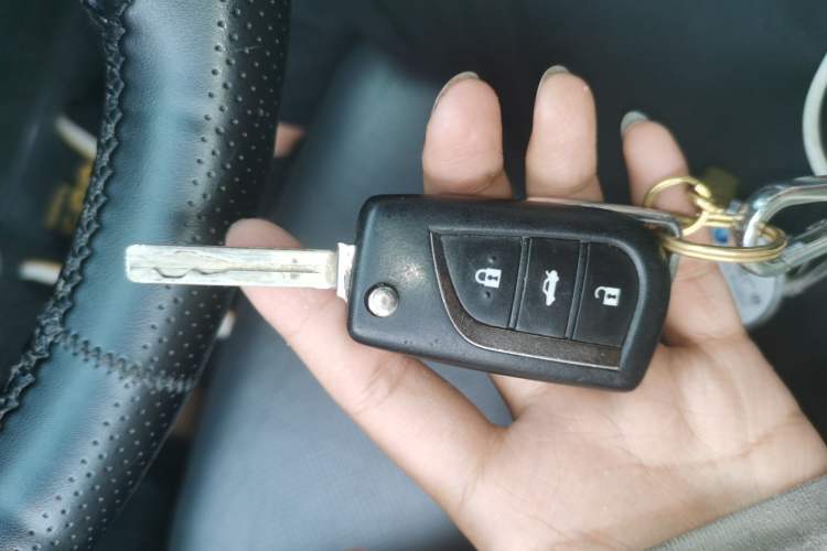 Used Toyota Camry 2015 2.0G Premier Edition Vehicle Key