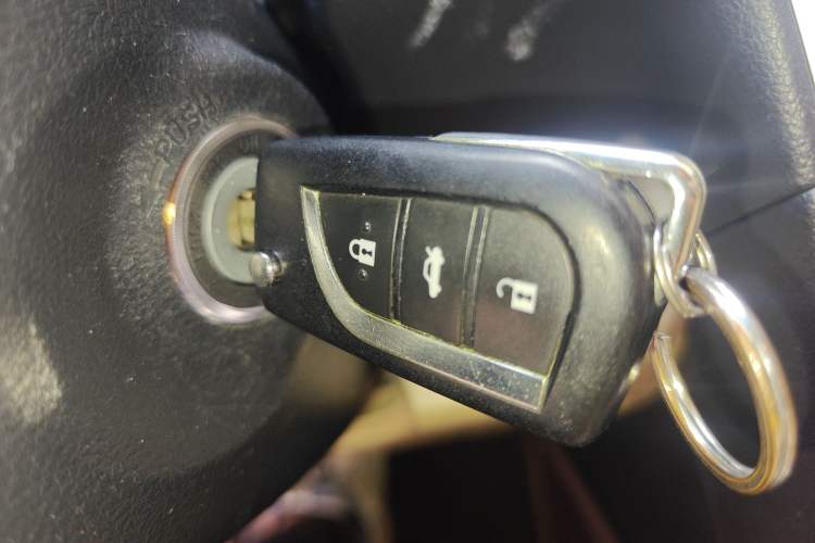 Used Toyota Camry 2015 2.0G Premier Edition Vehicle Key