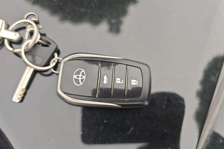 Used Toyota Camry 2015 2.5G Luxury Navigation Edition Vehicle Key