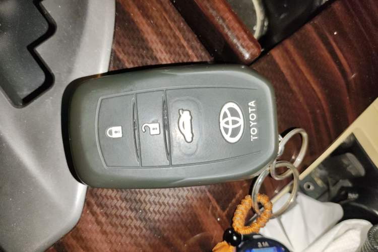 Used Toyota Camry 2015 Dual-Engine 2.5 HG Luxury Navigation Edition Vehicle Key