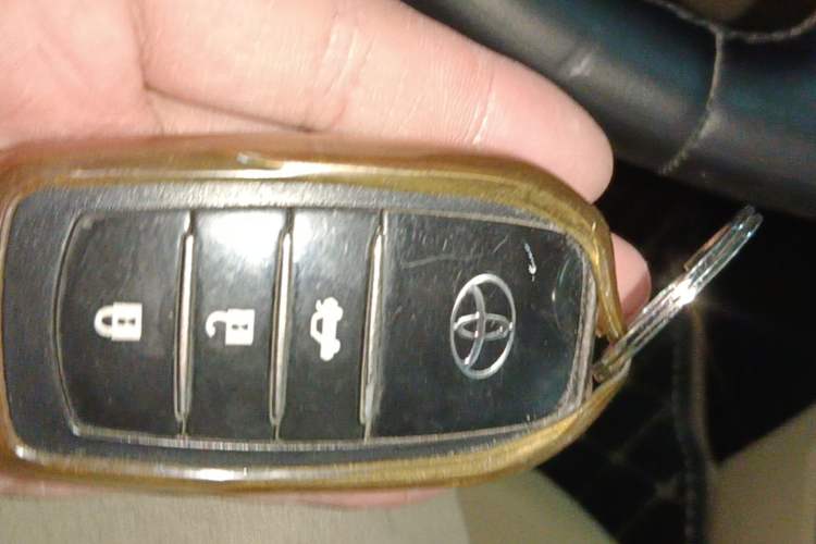 Used Toyota Camry 2015 2.0G Premier Edition Vehicle Key