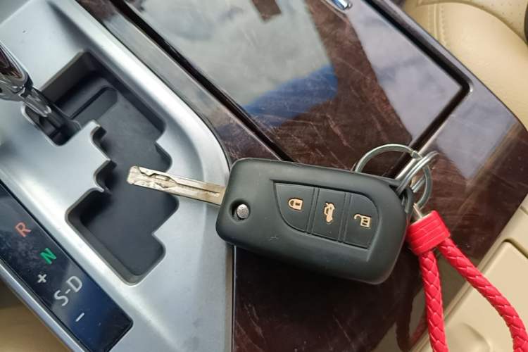 Used Toyota Camry 2015 2.0E Elite Edition Vehicle Key