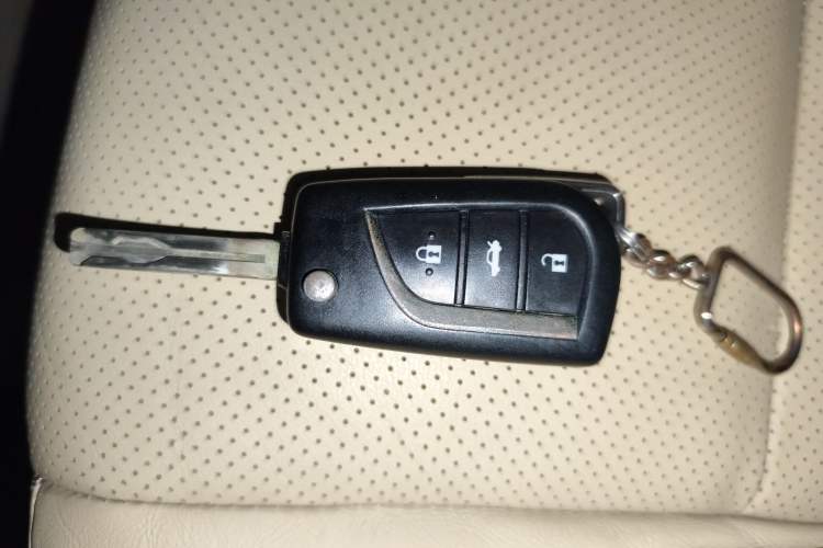 Used Toyota Camry 2015 2.0G Premier Edition Vehicle Key