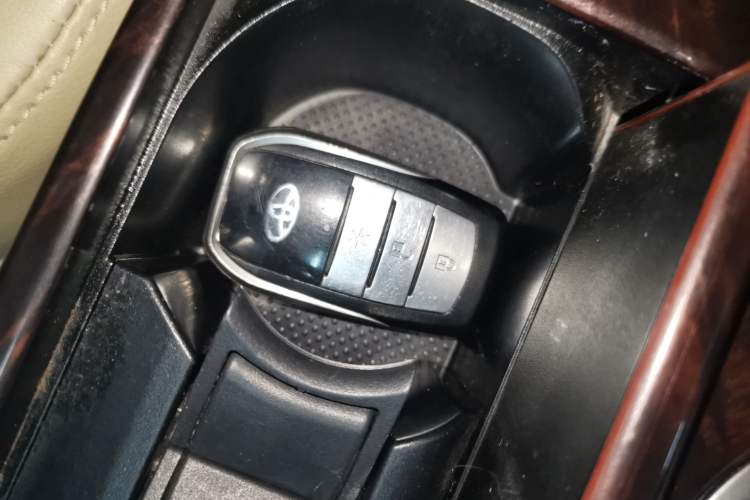 Used Toyota Camry 2015 2.0G Premier Edition Vehicle Key