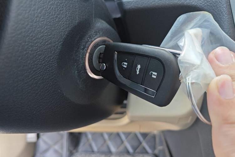 Used Toyota Camry 2015 2.0E Elite Edition Vehicle Key