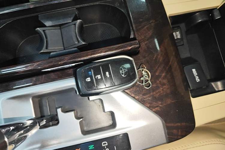 Used Toyota Camry 2015 2.5G Luxury Navigation Edition Vehicle Key