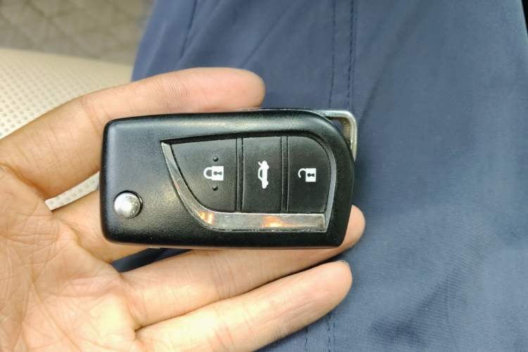 Used Toyota Camry 2015 2.0G Premier Edition Vehicle Key