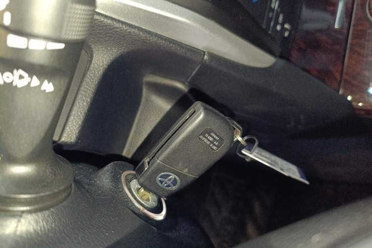 Used Toyota Camry 2015 2.0G Premier Edition Vehicle Key