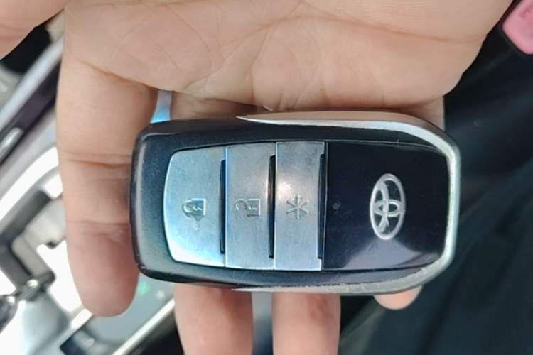 Used Toyota Camry 2015 2.0G Luxury Edition Vehicle Key