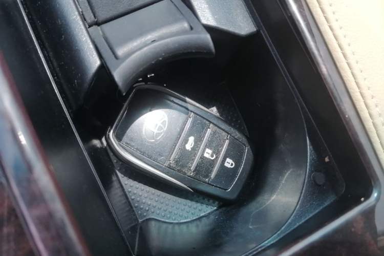 Used Toyota Camry 2015 2.0E Elite Edition Vehicle Key
