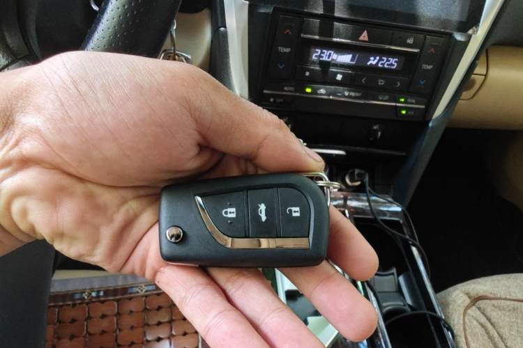 Used Toyota Camry 2015 2.0G Premier Edition Vehicle Key