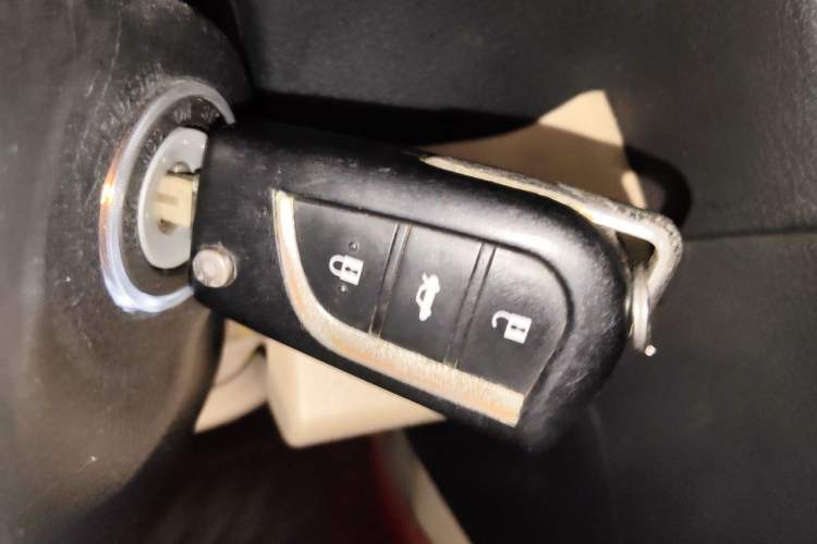 Used Toyota Camry 2015 2.0E Elite Edition Vehicle Key