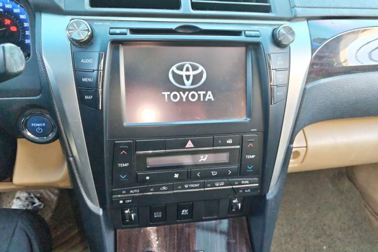 Used Toyota Camry 2015 Dual-Engine 2.5 HG Luxury Navigation Edition Audio And AC Panel