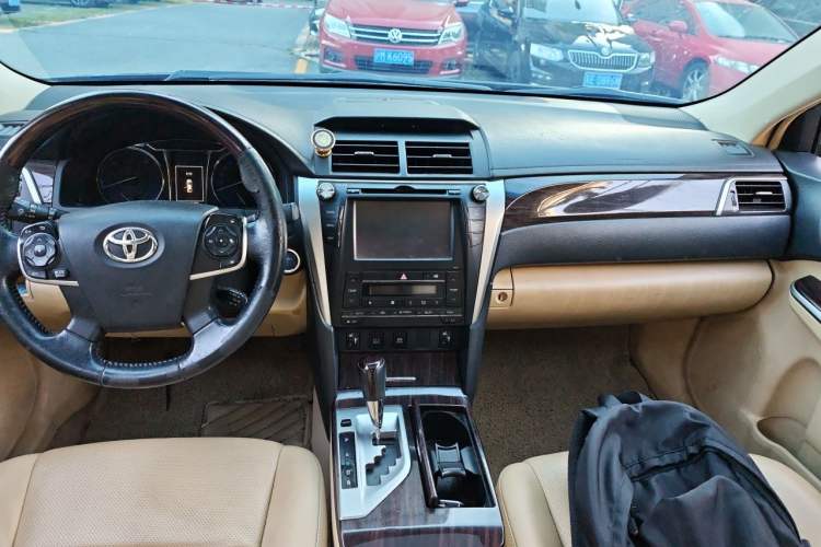 Used Toyota Camry 2015 Dual-Engine 2.5 HG Luxury Navigation Edition Center Console