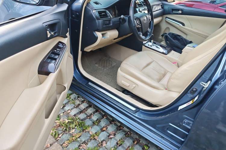 Used Toyota Camry 2015 Dual-Engine 2.5 HG Luxury Navigation Edition Driver Seat
