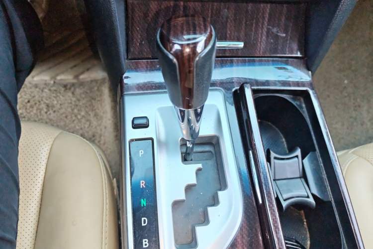 Used Toyota Camry 2015 Dual-Engine 2.5 HG Luxury Navigation Edition Gear Lever