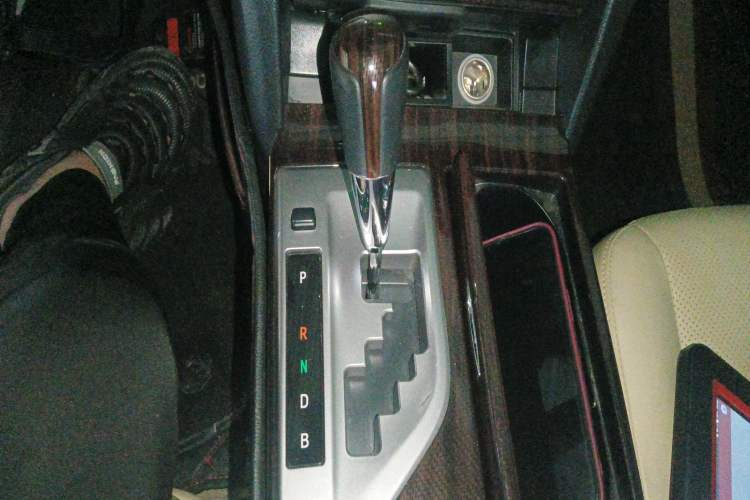 Used Toyota Camry 2015 Dual-Engine 2.5 HG Luxury Navigation Edition Gear Lever