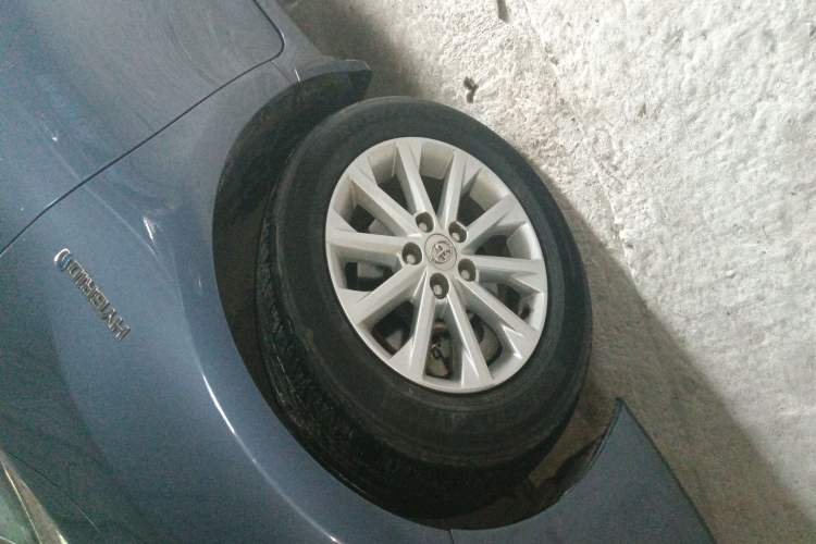 Used Toyota Camry 2015 Dual-Engine 2.5 HG Luxury Navigation Edition Left Front Wheel Hub