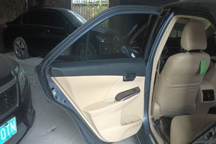 Used Toyota Camry 2015 Dual-Engine 2.5 HG Luxury Navigation Edition Left Rear Door Interior