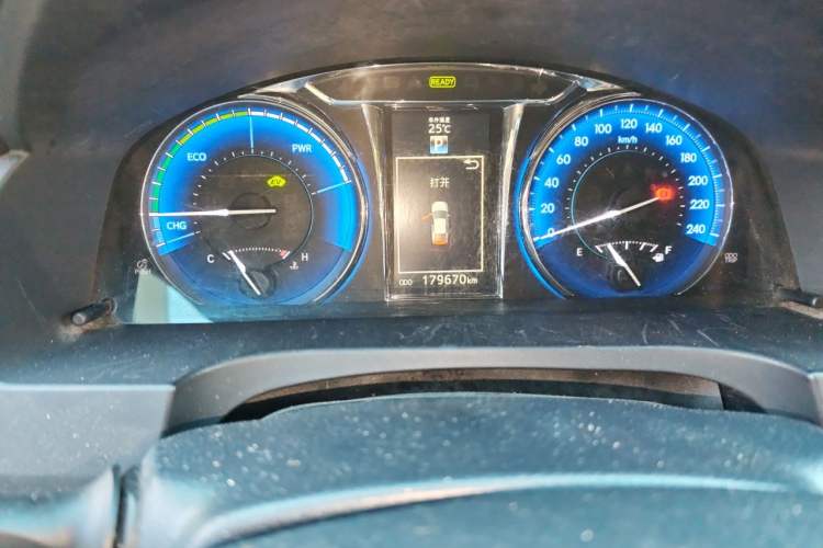 Used Toyota Camry 2015 Dual-Engine 2.5 HG Luxury Navigation Edition Odometer Close Up