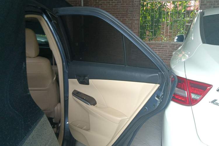Used Toyota Camry 2015 Dual-Engine 2.5 HG Luxury Navigation Edition Right Rear Door Interior