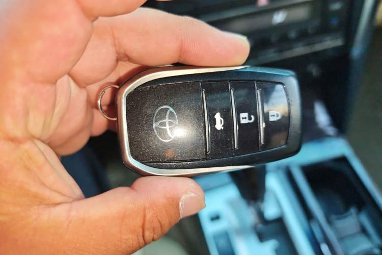 Used Toyota Camry 2015 Dual-Engine 2.5 HG Luxury Navigation Edition Vehicle Key