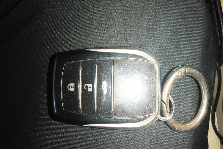 Used Toyota Camry 2015 Dual-Engine 2.5 HG Luxury Navigation Edition Vehicle Key