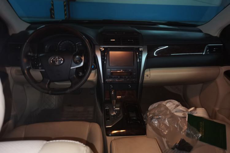Used Toyota Camry 2015 2.5G Luxury Navigation Edition Center Console