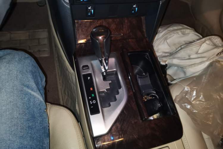 Used Toyota Camry 2015 2.5G Luxury Navigation Edition Gear Lever