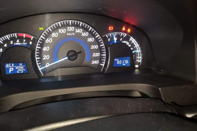 Used Toyota Camry 2015 2.5G Luxury Navigation Edition Odometer Close Up
