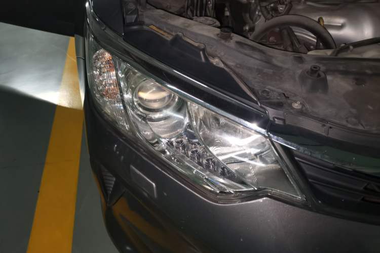 Used Toyota Camry 2015 2.5G Luxury Navigation Edition Right Front Headlight