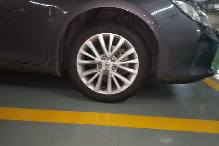 Used Toyota Camry 2015 2.5G Luxury Navigation Edition Right Front Wheel Hub
