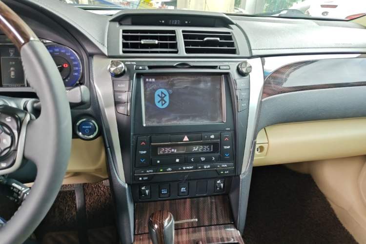 Used Toyota Camry 2015 Dual-Engine 2.5 HG Luxury Navigation Edition Audio And AC Panel