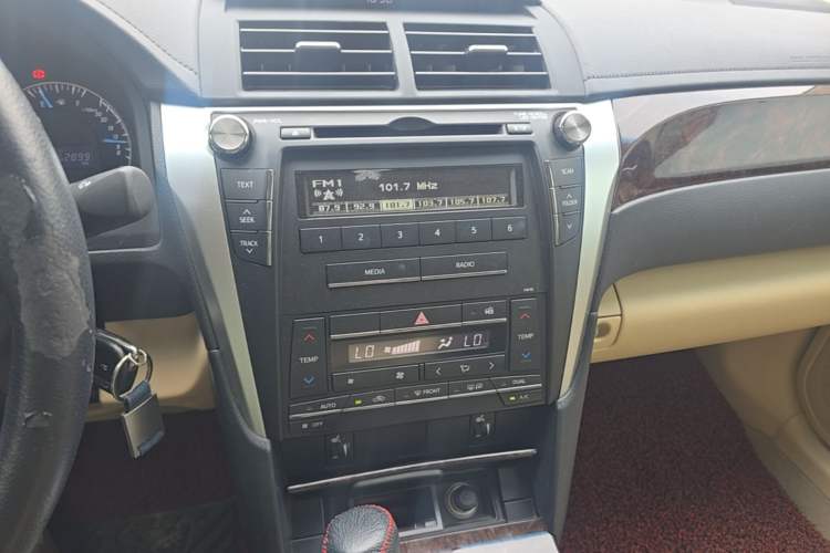 Used Toyota Camry 2015 2.0G Premier Edition Audio And AC Panel