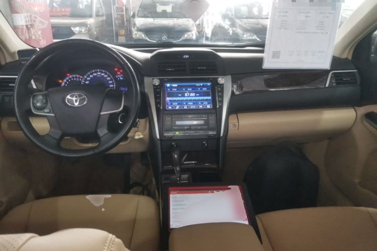 Used Toyota Camry 2015 2.0G Premier Edition Center Console