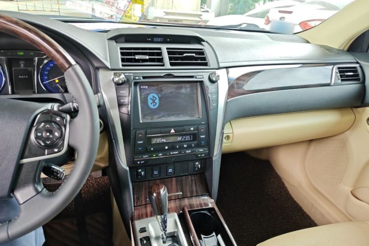 Used Toyota Camry 2015 Dual-Engine 2.5 HG Luxury Navigation Edition Center Console