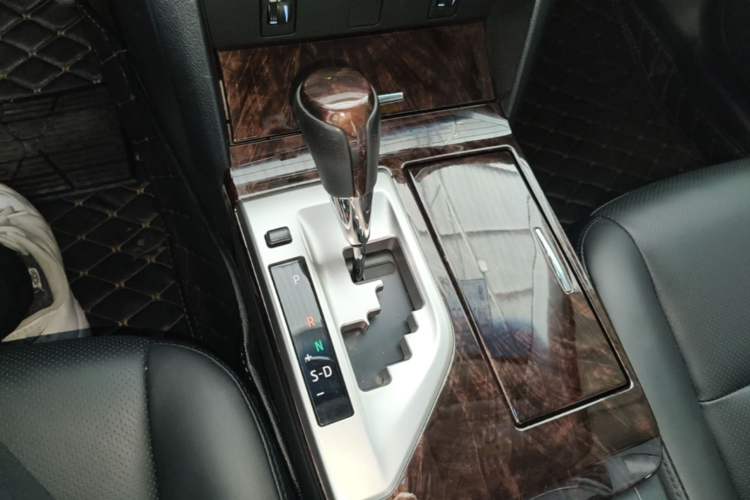 Used Toyota Camry 2015 2.0G Premier Edition Gear Lever