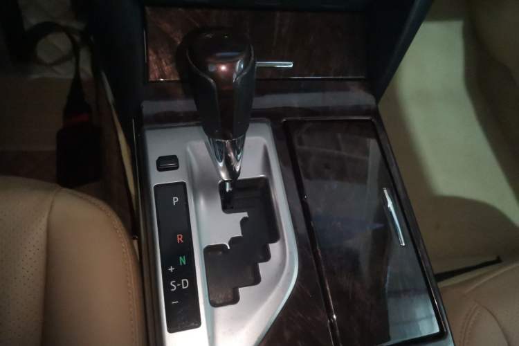 Used Toyota Camry 2015 2.0G Premier Edition Gear Lever
