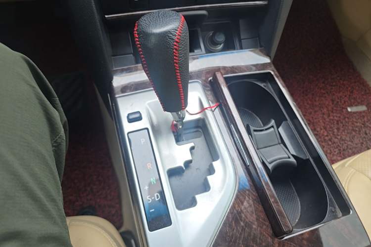 Used Toyota Camry 2015 2.0G Premier Edition Gear Lever